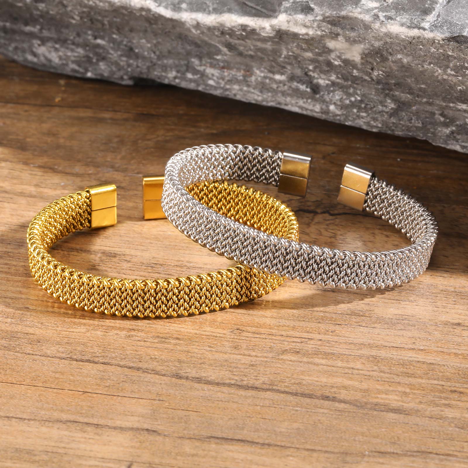 Bracciale aperto con cinturino - Mesh Strap Metal recensione e prezzo