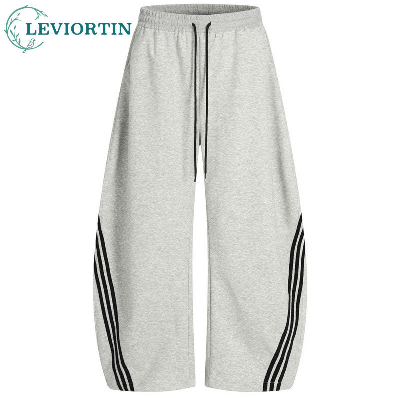 Stile streetwear alla moda da  - Curved Spring Bar recensione e prezzo